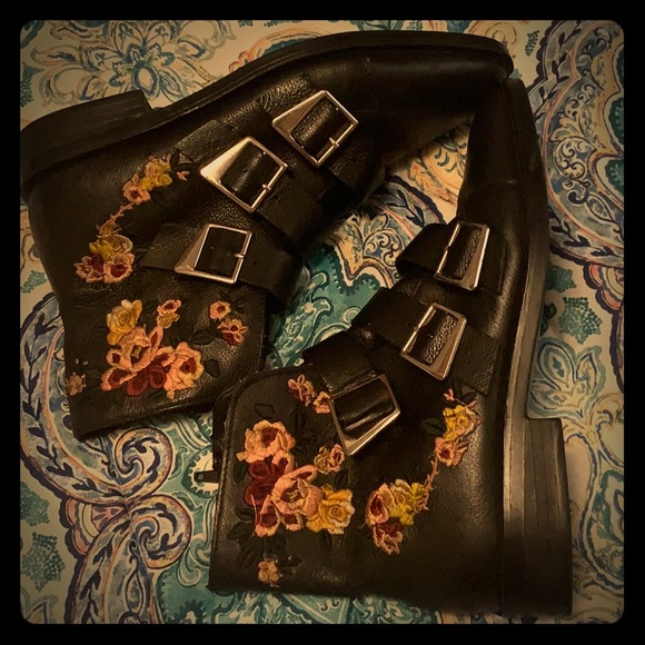Zara Shoes - vintage boots